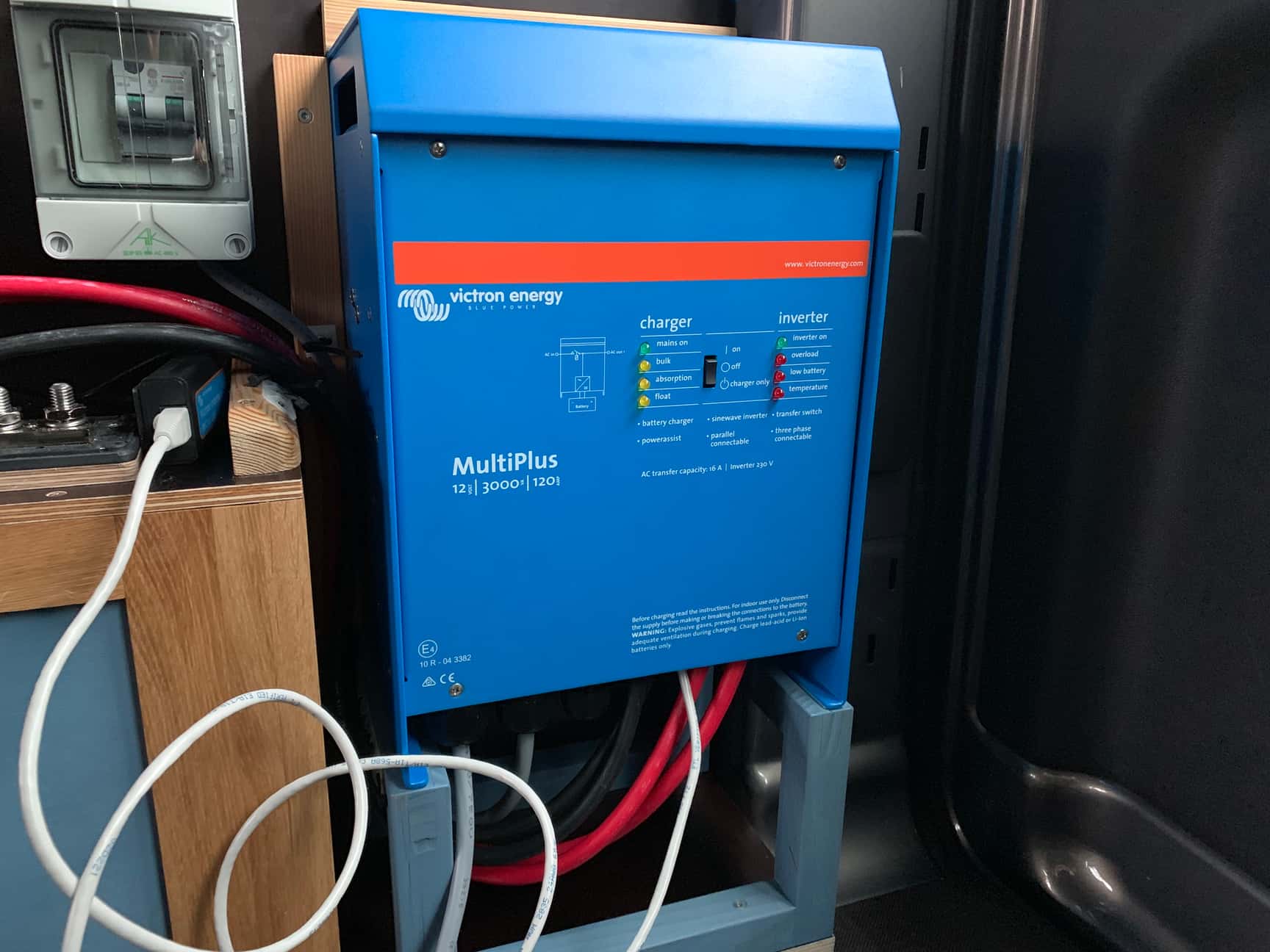 Victron Multiplus Wechselrichter zur Versorgung des Induktionskochfelds im Camper