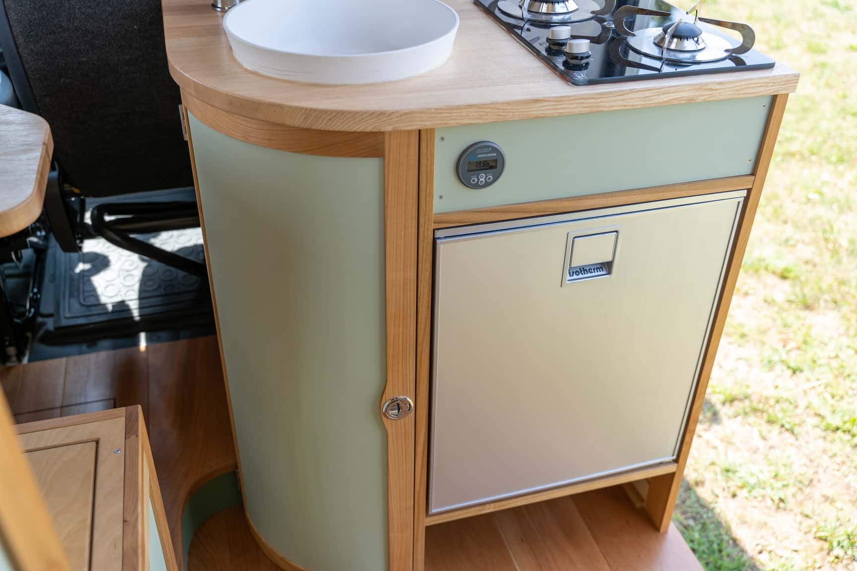 Kitchen block made of ash and cherry wood in the Peugeot Boxer camper