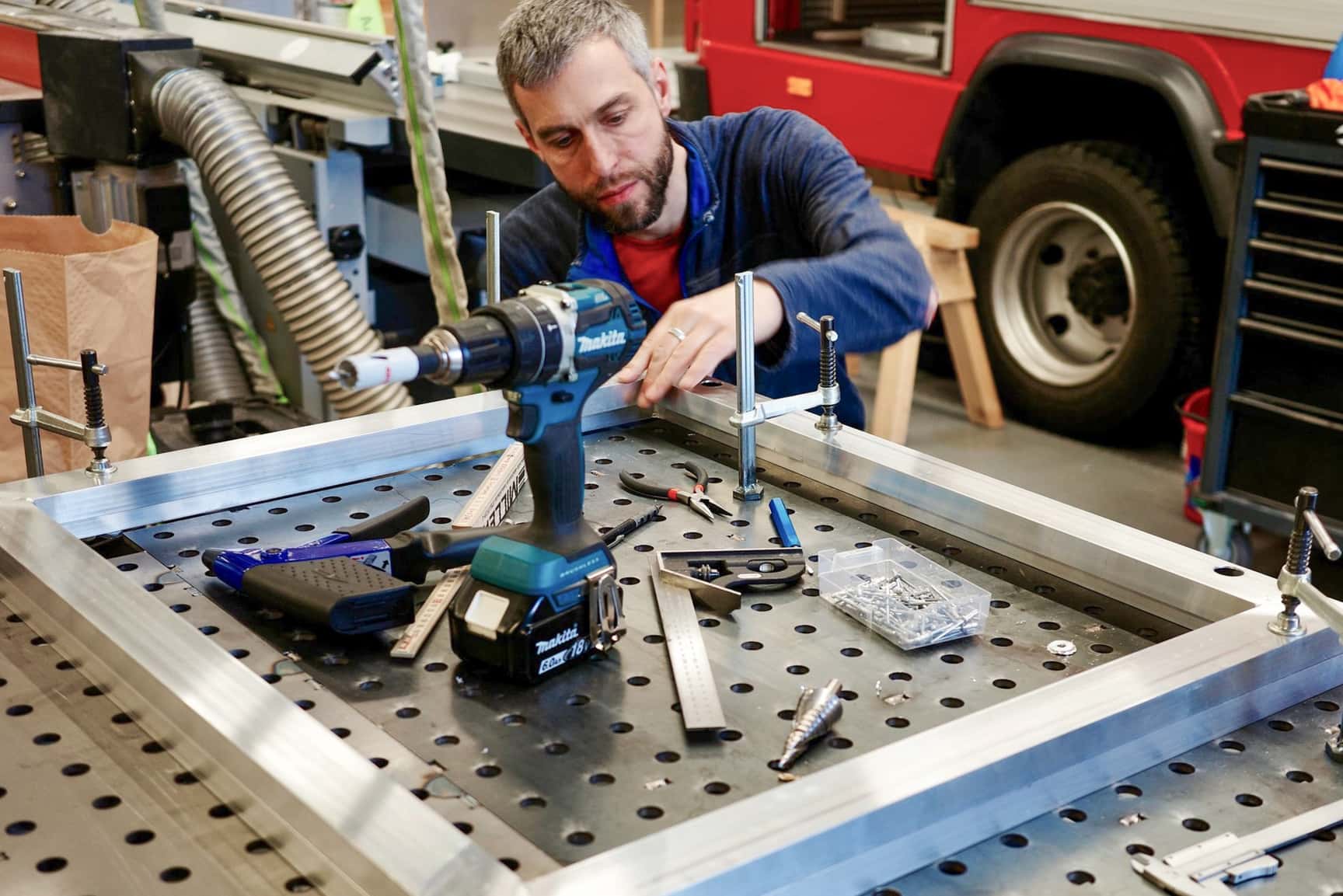 Aluminiumrahmen für die Klappen am Feuerwehr-Camper schweißen
