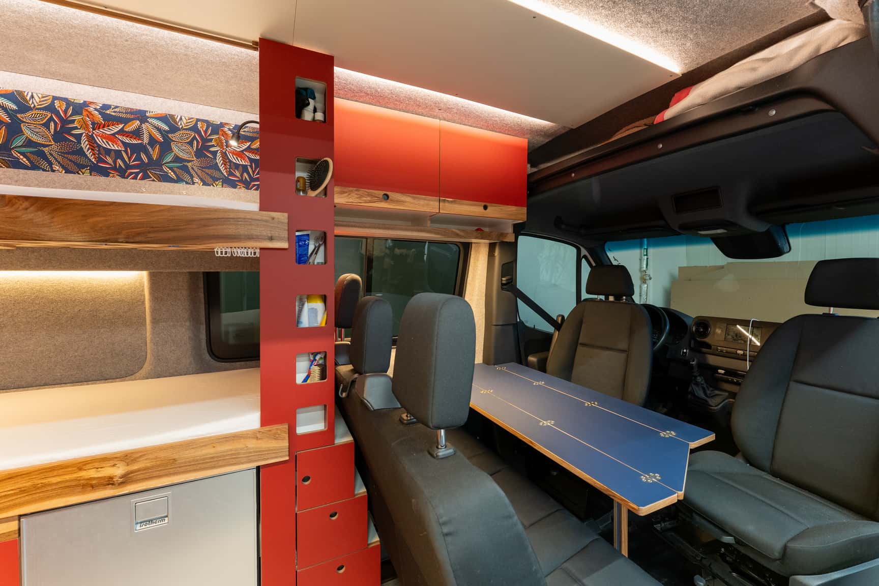 Seating area with large folding table between the swivel front seats and the three-seat bench