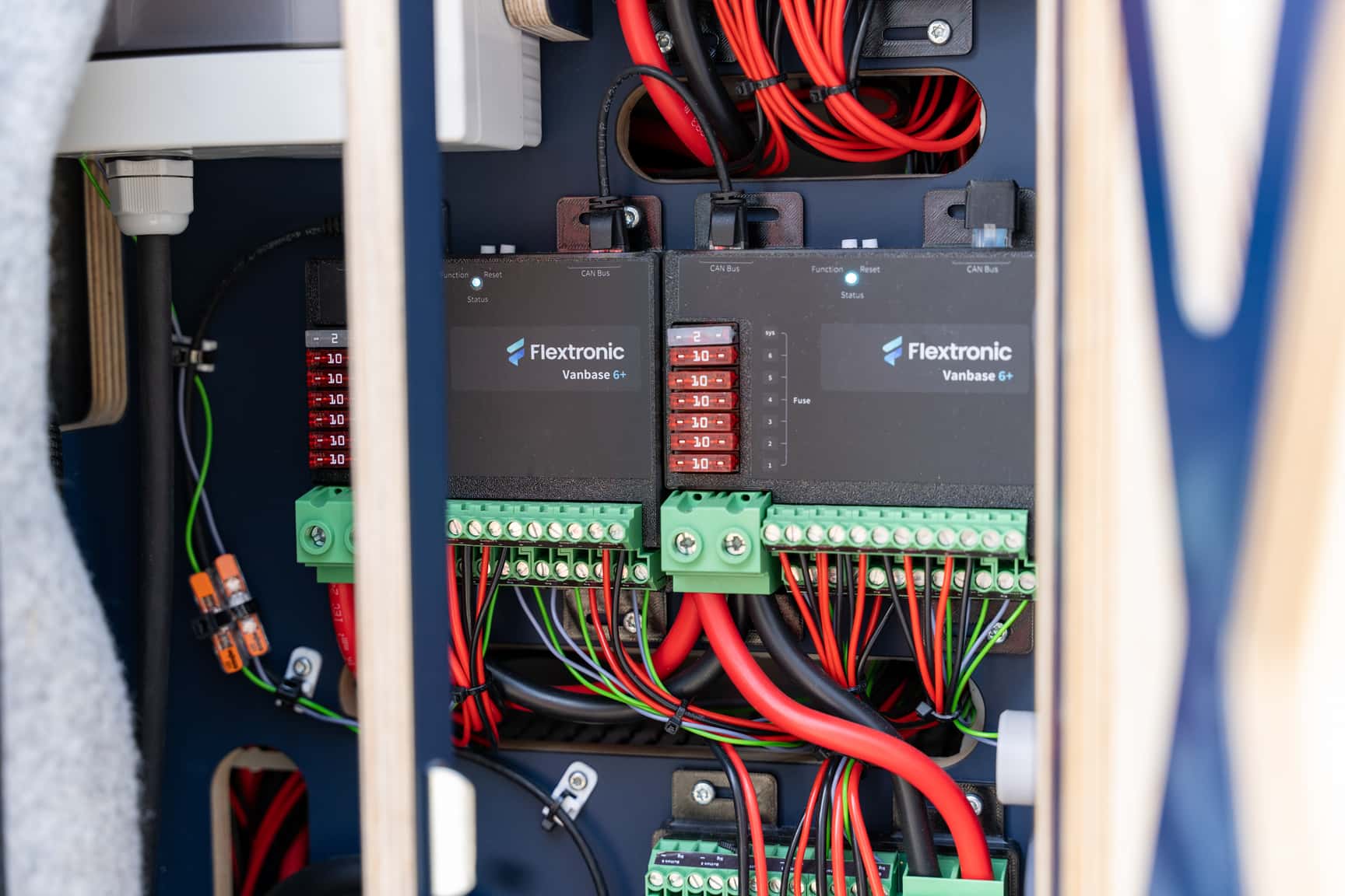 Vanbase lighting control by Flextronic in the Sprinter L3H2 conversion