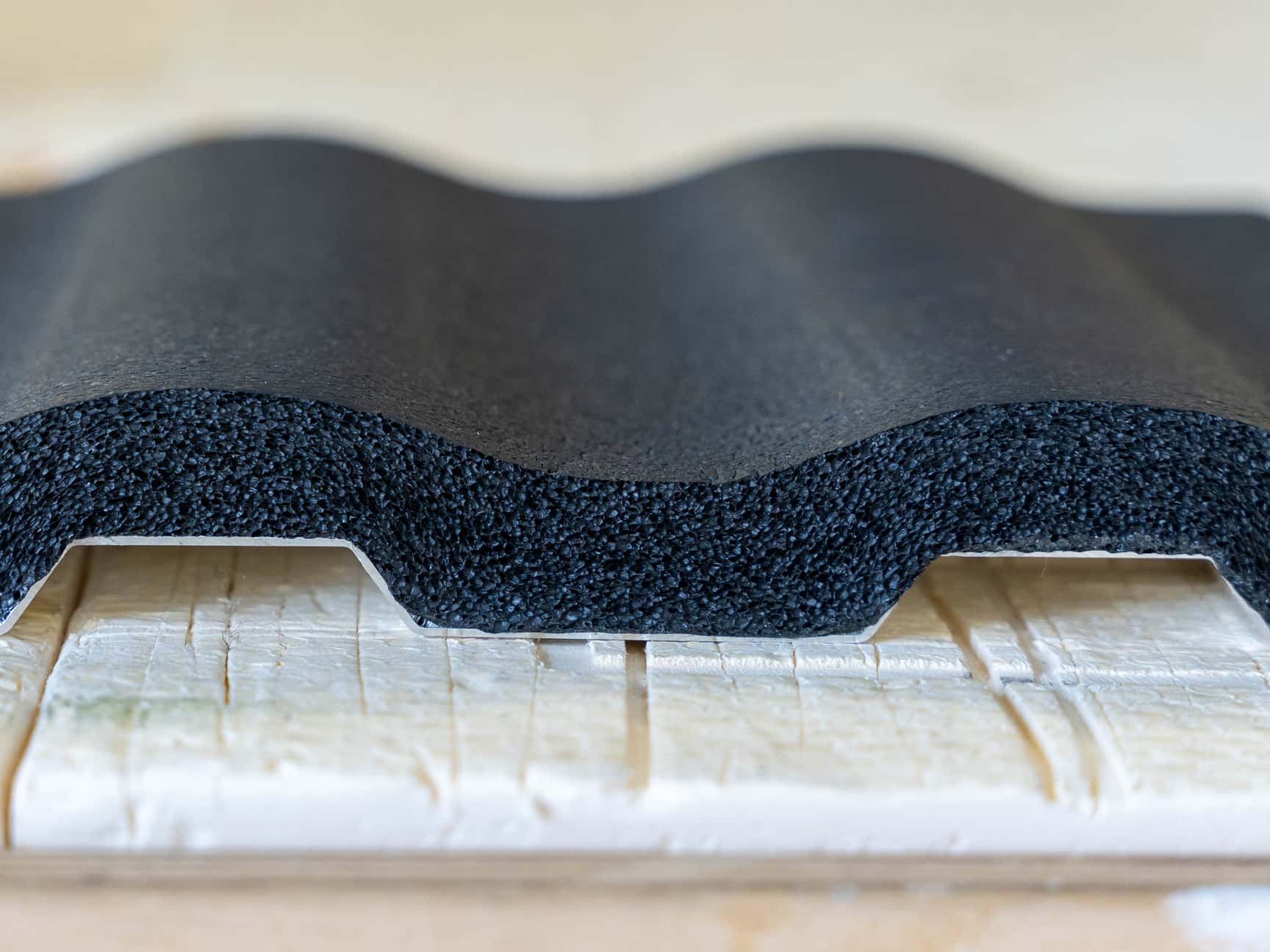 Verklebung mit Armacell 520 Kontaktkleber nach 30 Minuten bei 100 °C.