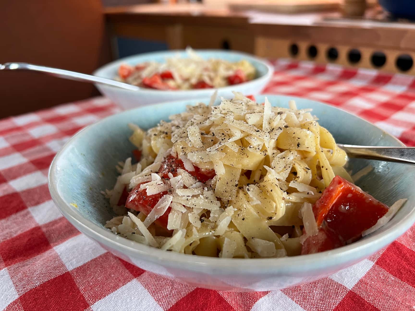 Pasta Peperonata mit frischen Tagliatelle