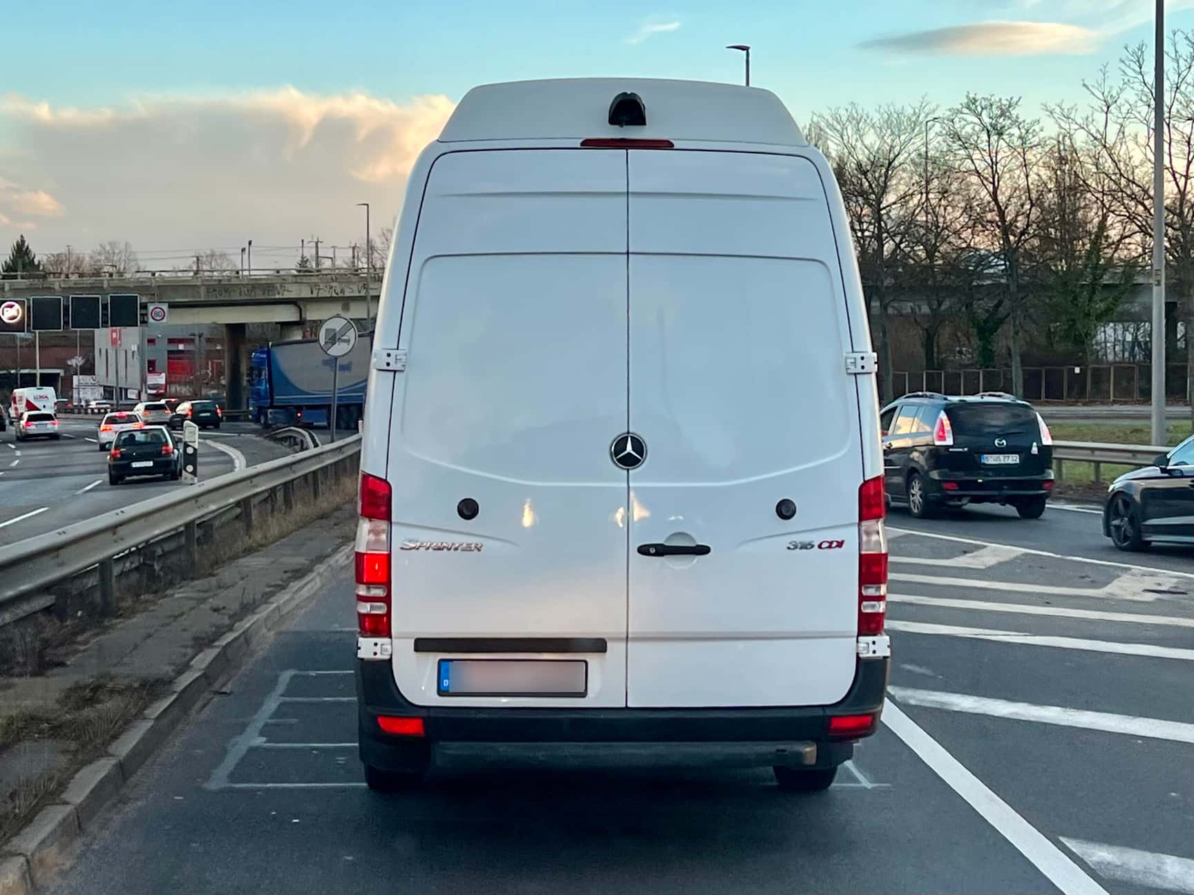 Mercedes realisiert das H3 Dach als GfK Aufsatz