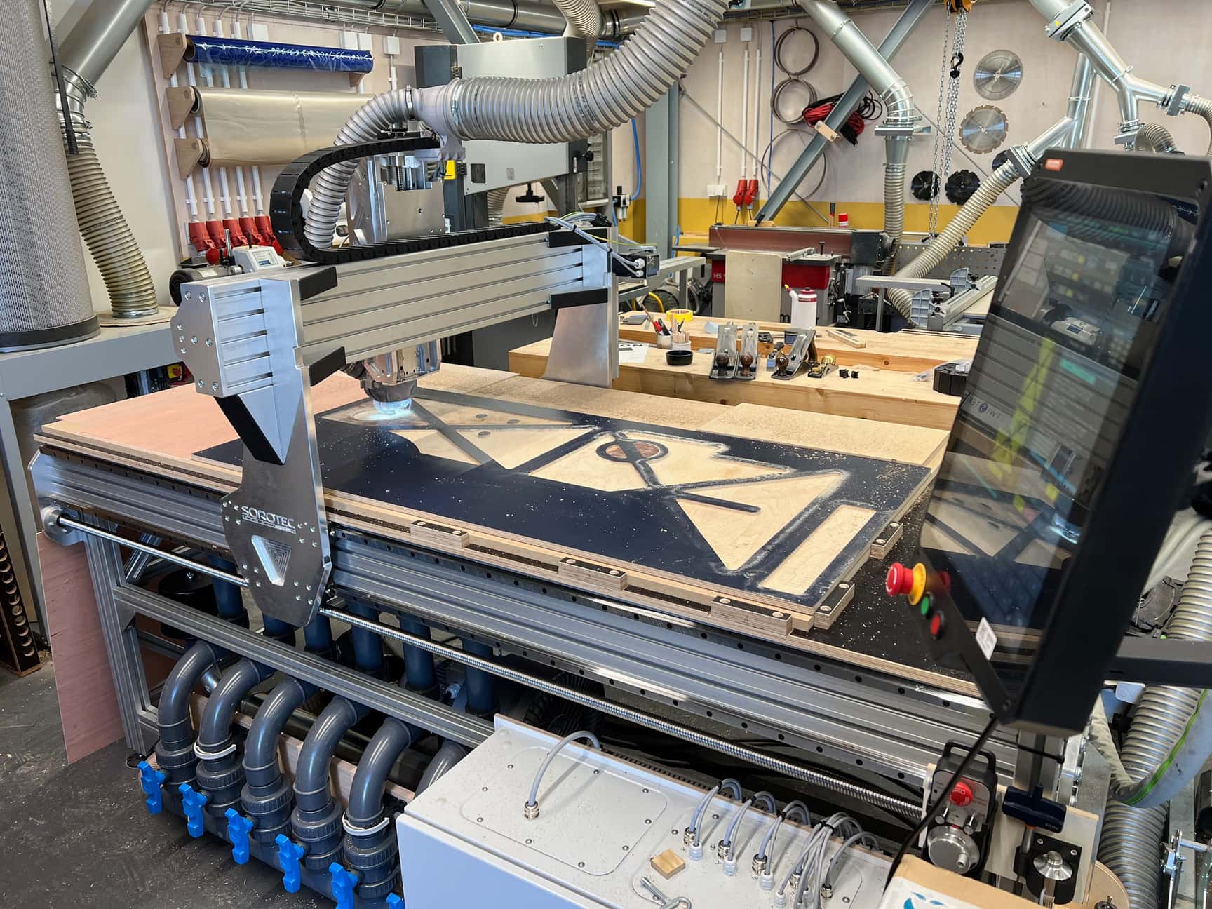 CNC-Fräse bei der Arbeit