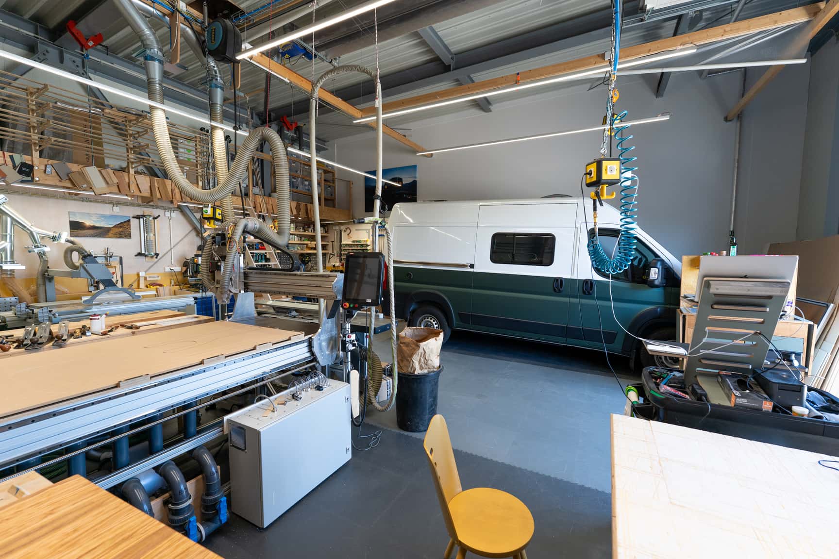 View into the workshop with a Peugeot Boxer